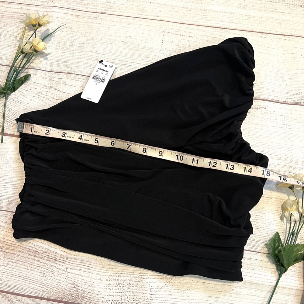 EXPRESS Fitted One Shoulder Ruched Cropped Tank - Picture 6 of 9